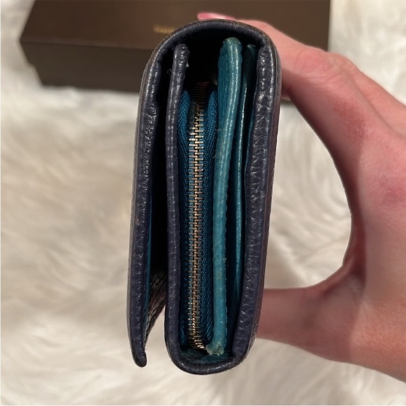 Bi-Color Gucci Long Wallet - Picture 5 of 7